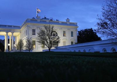 البيت الأبيض يحذر شركات الأدوية من فرض رسوم جمركية