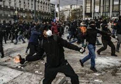 صدامات خلال تظاهرة حاشدة في ذكرى كارثة القطار في اليونان