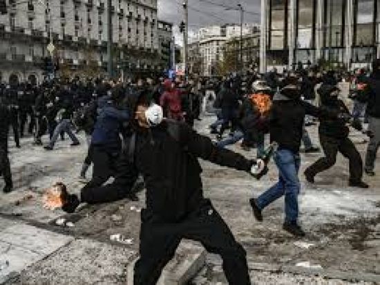 صدامات خلال تظاهرة حاشدة في ذكرى كارثة القطار في اليونان