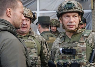 قائد الجيش الأوكراني: نقف مع زيلينسكي وقوتنا في وحدتنا