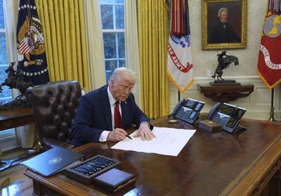 7 ملايين تأشيرة ذهبية تسدد الديون الأمريكية