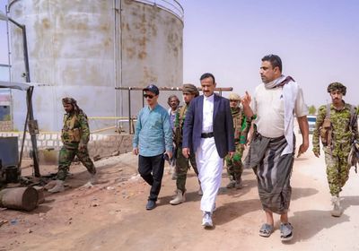 محافظ شبوة يتفقد خطط تشغيل محطات الكهرباء خلال رمضان 