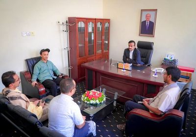 بزيارة مكتب النفط.. محافظ شبوة يطمئن على الوضع التمويني للغاز