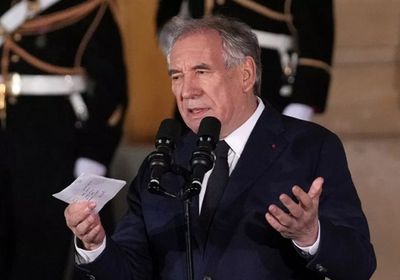 رئيس الوزراء الفرنسي: ما فعله ترامب عرض وحشي لإذلال زيلينسكي