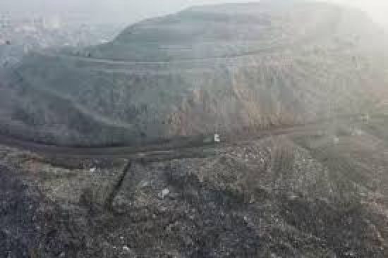 نيودلهي تعتزم التخلص في غضون عام من جبل نفايات ضخم