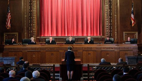 الأمريكية العليا تلزم إدارة ترامب بدفع ملياري دولار للمساعدات الدولية