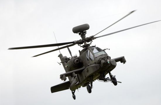 القوات المسلحة المغربية تتسلم الدفعة الأولى من مروحيات الأباتشي