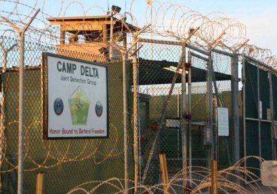    مهاجرون يقاضون ترامب لمنع نقلهم إلى "غوانتانامو"