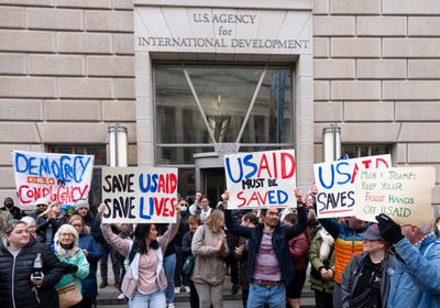 احتجاجات بواشنطن على تفكيك الوكالة الأمريكية للتنمية الدولية