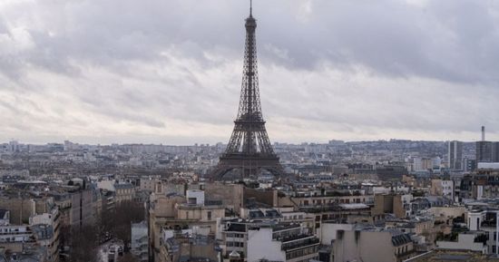 "إس أند بي" تخفض النظرة المستقبلية للاقتصاد الفرنسي