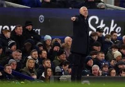 سلوت يطالب الجماهير بدعم الفريق قبل ثلاث نهائيات