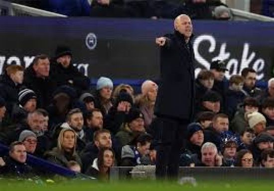 سلوت يطالب الجماهير بدعم الفريق قبل ثلاث نهائيات