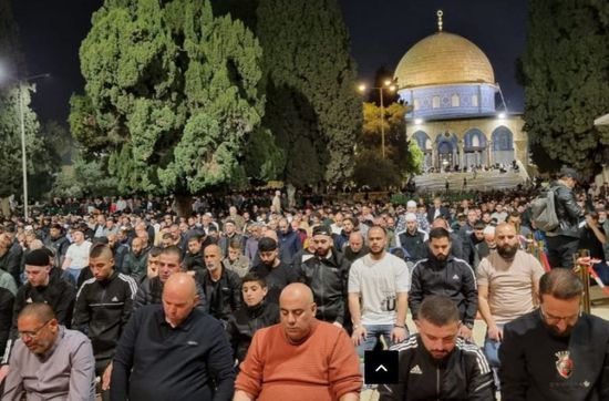85 ألف مصل فلسطيني يؤدون العشاء والتراويح بالمسجد الأقصى