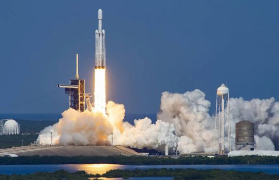 اضطراب رحلات الطيران الأمريكي بعد انفجار مركبة فضاء