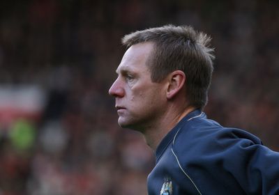 بيرس مدافع إنجلترا السابق يدخل مستشفى في كندا