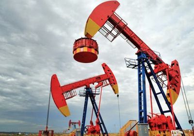 تراجع شهية المستثمرين يهوي بأسعار النفط