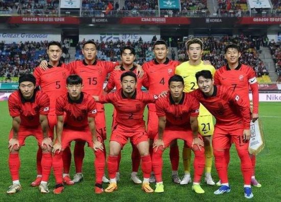 مدرب كوريا الجنوبية يستدعي قائمة قوية لمواجهة عُمان والأردن بتصفيات كأس العالم