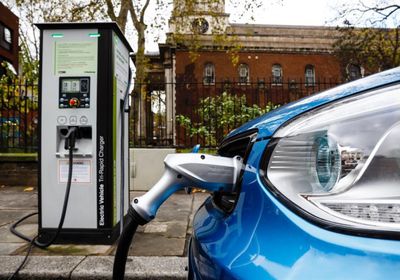 السيارات الكهربائية تتحدى تراجع المبيعات في بريطانيا
