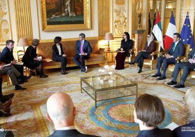 عبدالله بن زايد يلتقي وزيرة الثقافة الفرنسية في باريس