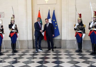 وزير الخارجية الإماراتي يلتقي وزير القوات المسلحة الفرنسي بباريس
