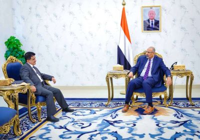 الرئيس الزُبيدي يطمئن على جهود إمداد الأسواق بالمحروقات