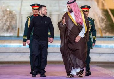 ولي العهد السعودي يبحث مع زيلينسكي تطورات الأزمة الأوكرانية