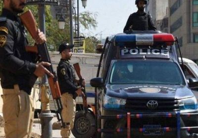 مسلحون يحتجزون 450 رهينة من قطار في باكستان