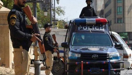 مسلحون يحتجزون 450 رهينة من قطار في باكستان