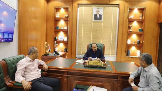 محافظ حضرموت يتابع الحالة التموينية وتنظيم الأسواق