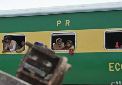 مسلحون باكستانيون يعلنون قتل 50 رهينة بعد اختطاف قطار ركاب