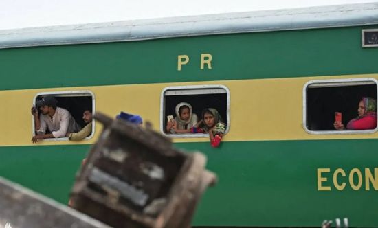 مسلحون باكستانيون يعلنون قتل 50 رهينة بعد اختطاف قطار ركاب