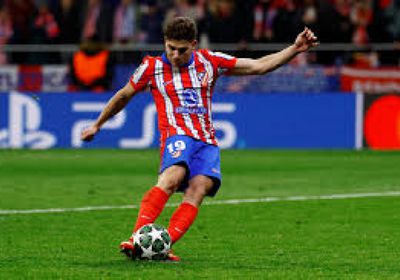 سيميوني: ارفعوا أيديكم إذا رأيتم الكرة تتحرك في ركلة ترجيح ألفاريز