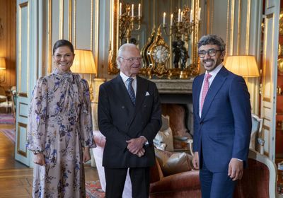 ملك السويد يستقبل وزير الخارجية الإماراتي في ستوكهولم