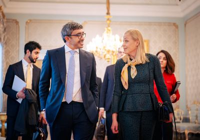 عبدالله بن زايد يلتقي وزيرة خارجية فنلندا في هلسنكي