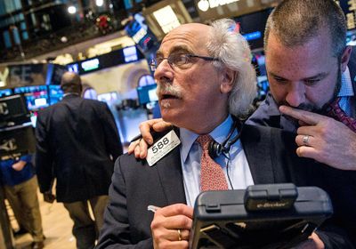 داو جونز يقفز 1.65%