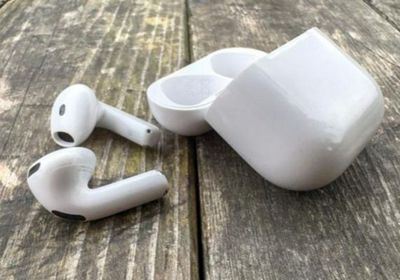 "أبل" تخطط لإضافة ميزة الترجمة الفورية لسماعات "إيربودز"