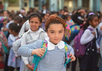 لتعليم آلاف الأطفال.. الأونروا تفتتح 130 مقراً مؤقتاً في غزة