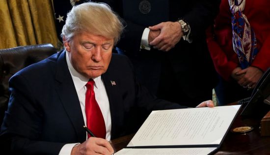 ترامب يوقع قانوناً لتجنب الإغلاق الحكومي