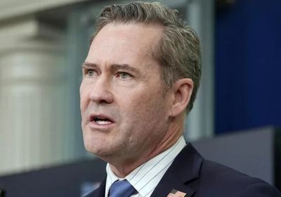 مساعد ترامب: كييف ستتنازل عن جزء من أراضيها