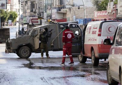 الاحتلال يعتدي على طواقم الهلال الأحمر الفلسطيني بنابلس