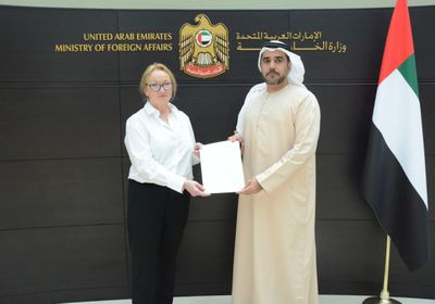 الخارجية الإماراتية تتسلم البراءة القنصلية من قنصل عام المملكة المتحدة