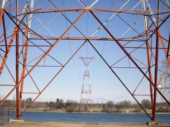 كندا تهدد أمريكا بوقف تصدير الكهرباء بحال ركود اقتصادي