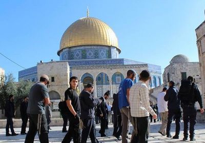 مستوطنون يقتحمون باحات المسجد الأقصى