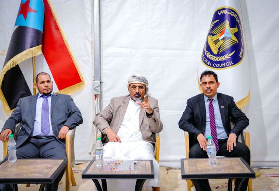 الرئيس الزُبيدي يعقد اجتماعًا بالهيئة التنفيذية لانتقالي أرخبيل سقطرى