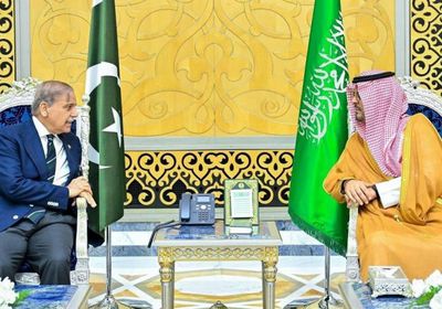 رئيس الوزراء الباكستاني يصل جدة