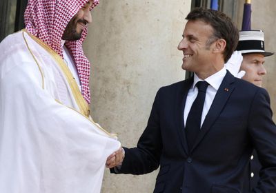 ماكرون وولي العهد السعودي ينددان بالهجمات الإسرائيلية على غزة