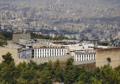 لبنان: مستعدون لتسليم 700 سجين سوري لبلادهم