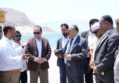 وزير النقل يناقش متطلبات تطوير ميناء حولاف بسقطرى