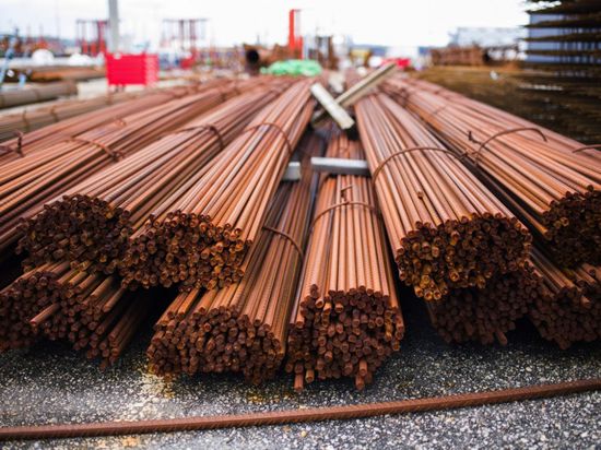 الحديد يتراجع وسط مخاوف من تباطؤ الطلب الصيني