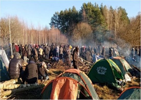 بولندا تعلق اللجوء للوافدين إليها عبر بيلاروسيا